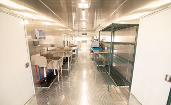 Portable dishwashing equipment inside